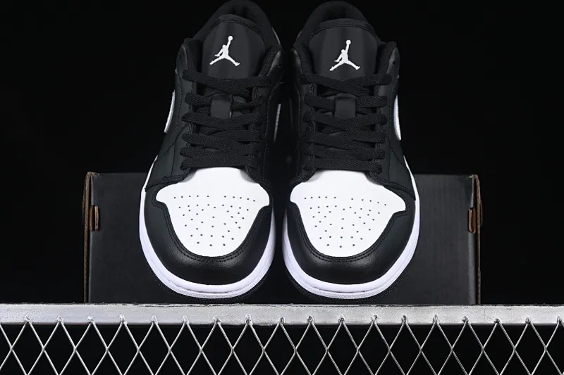 All categories Air Jordan Jordan series basketball shoes Air Jordan 1 Low G version pure original Air Jordan 1 Low AJ1 Joe 1 black and white low-top retro basketball shoes 553558-043